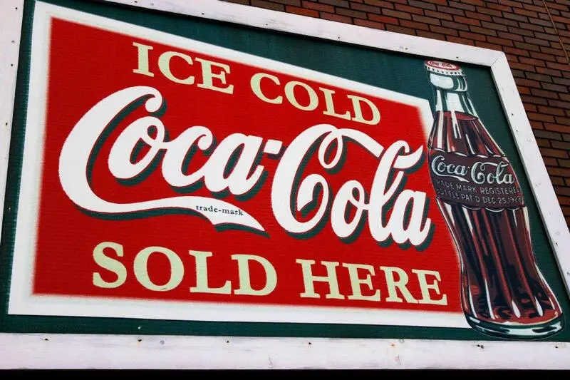 Primary brand mark (nhãn hiệu chính, biểu tượng đại diện cho thương hiệu) - Ví dụ: Coca-cola