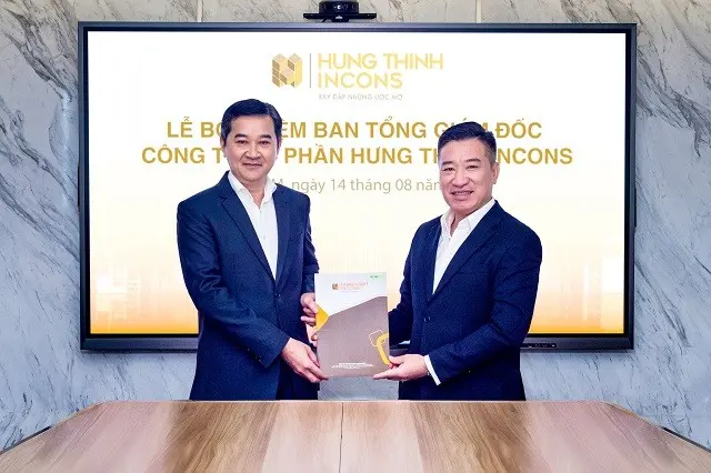 Tân tổng giám đốc Trương Văn Việt (bên trái) có hơn 16 năm kinh nghiệm quản trị điều hành tại những vị trí lãnh đạo chủ chốt của Tập đoàn Hưng Thịnh.